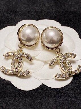 Chanel Women earrings